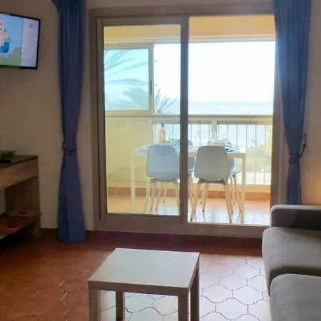 Comfortable Nest With Pool Facing The Sea Apartment